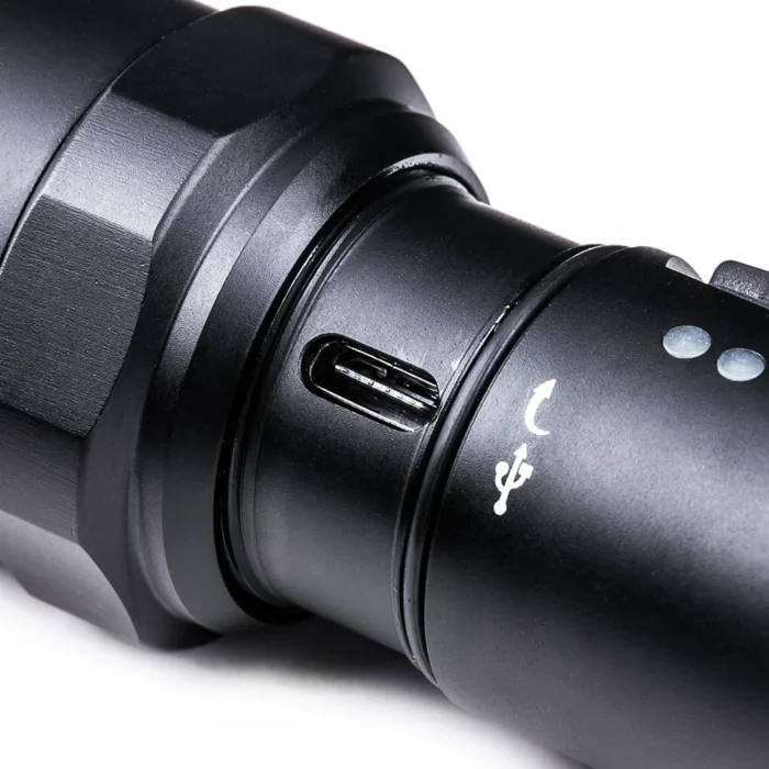 NEXTORCH P80 - Linterna táctica profesional con 2100 lúmenes y recarga USB-C