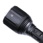Linterna táctica de largo alcance NEXTORCH P82C – 2200 lúmenes y 1100 metros