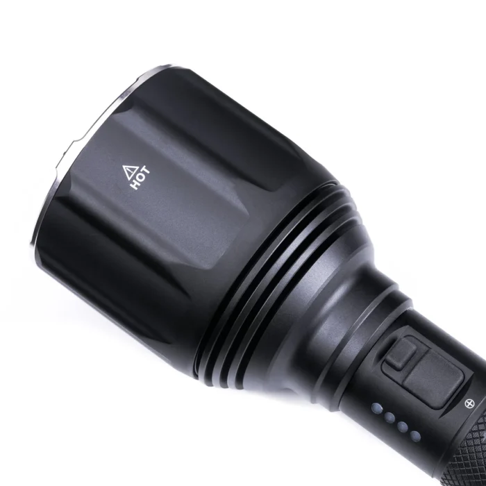 Linterna táctica de largo alcance NEXTORCH P82C – 2200 lúmenes y 1100 metros