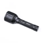 Linterna táctica de largo alcance NEXTORCH P82C – 2200 lúmenes y 1100 metros