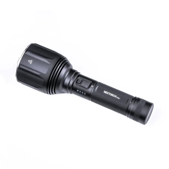 Linterna táctica de largo alcance NEXTORCH P82C – 2200 lúmenes y 1100 metros