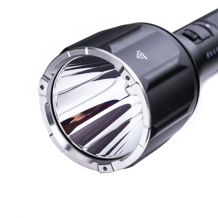 Linterna táctica de largo alcance NEXTORCH P82C – 2200 lúmenes y 1100 metros