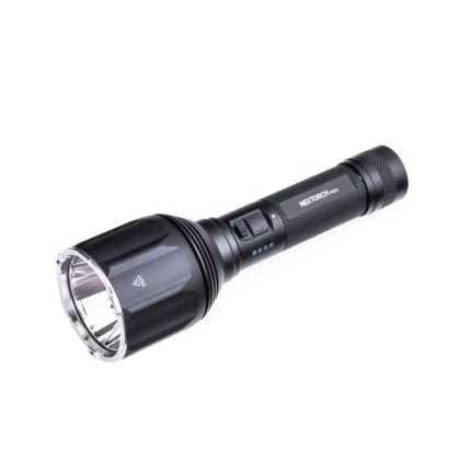 Linterna táctica de largo alcance NEXTORCH P82C – 2200 lúmenes y 1100 metros