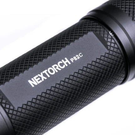 Linterna táctica de largo alcance NEXTORCH P82C – 2200 lúmenes y 1100 metros