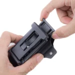 Detalle del clip giratorio 360 grados de la funda NEXTORCH V43 X-Carry